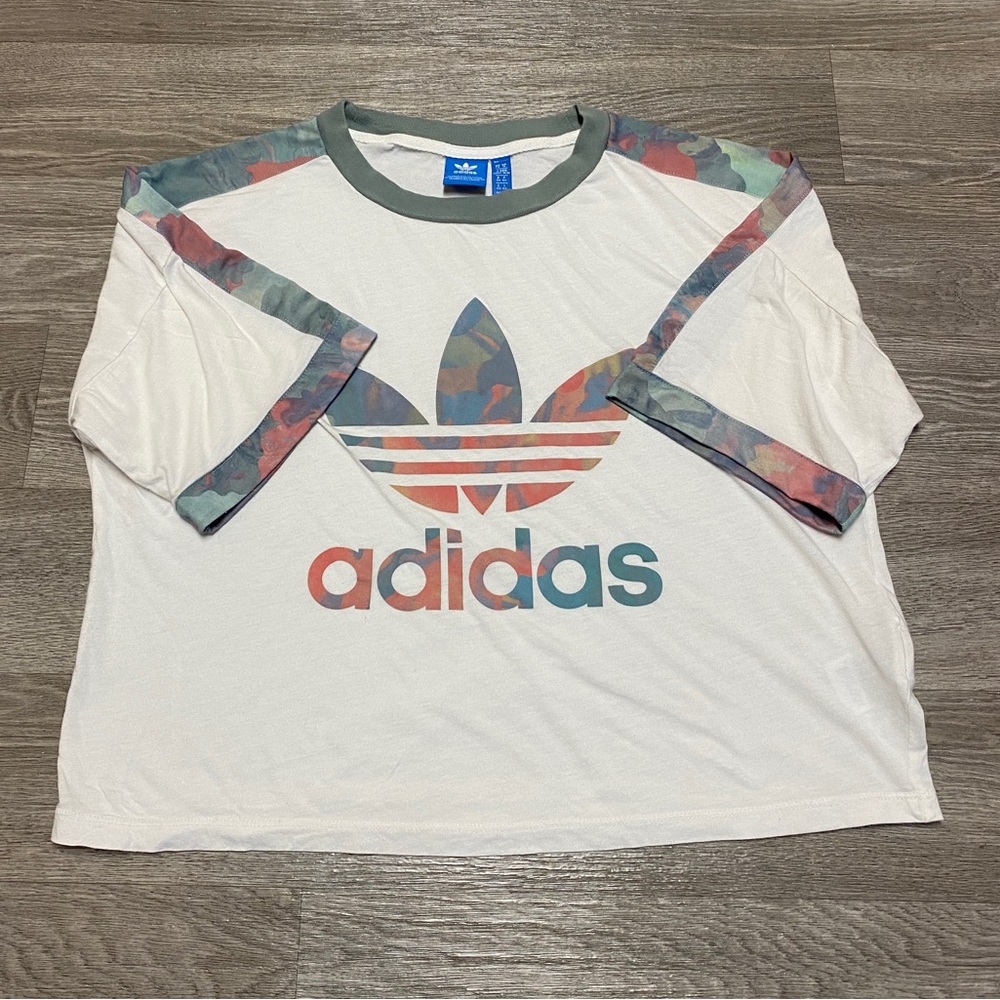 Cropped oversized Adidas tee